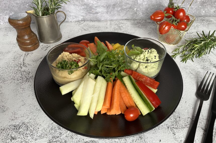 Vegetable set with dips