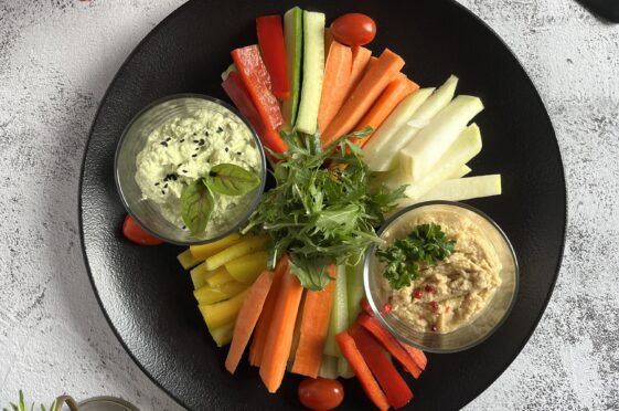 Vegetable set with dips