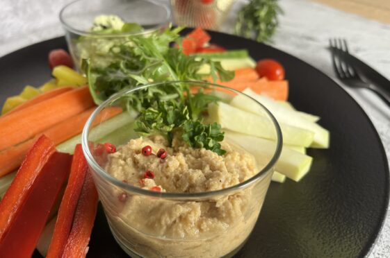 Vegetable set with dips