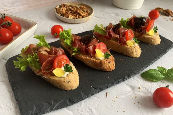 Canapés set no. 2