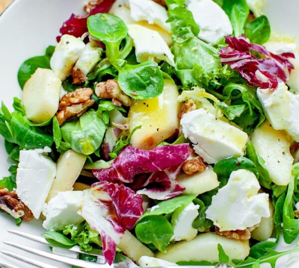 Salad with goat cheese