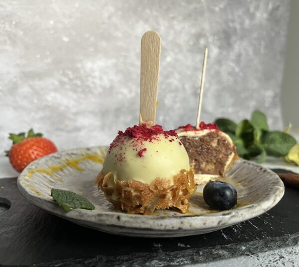 Cake pops with white chocolate